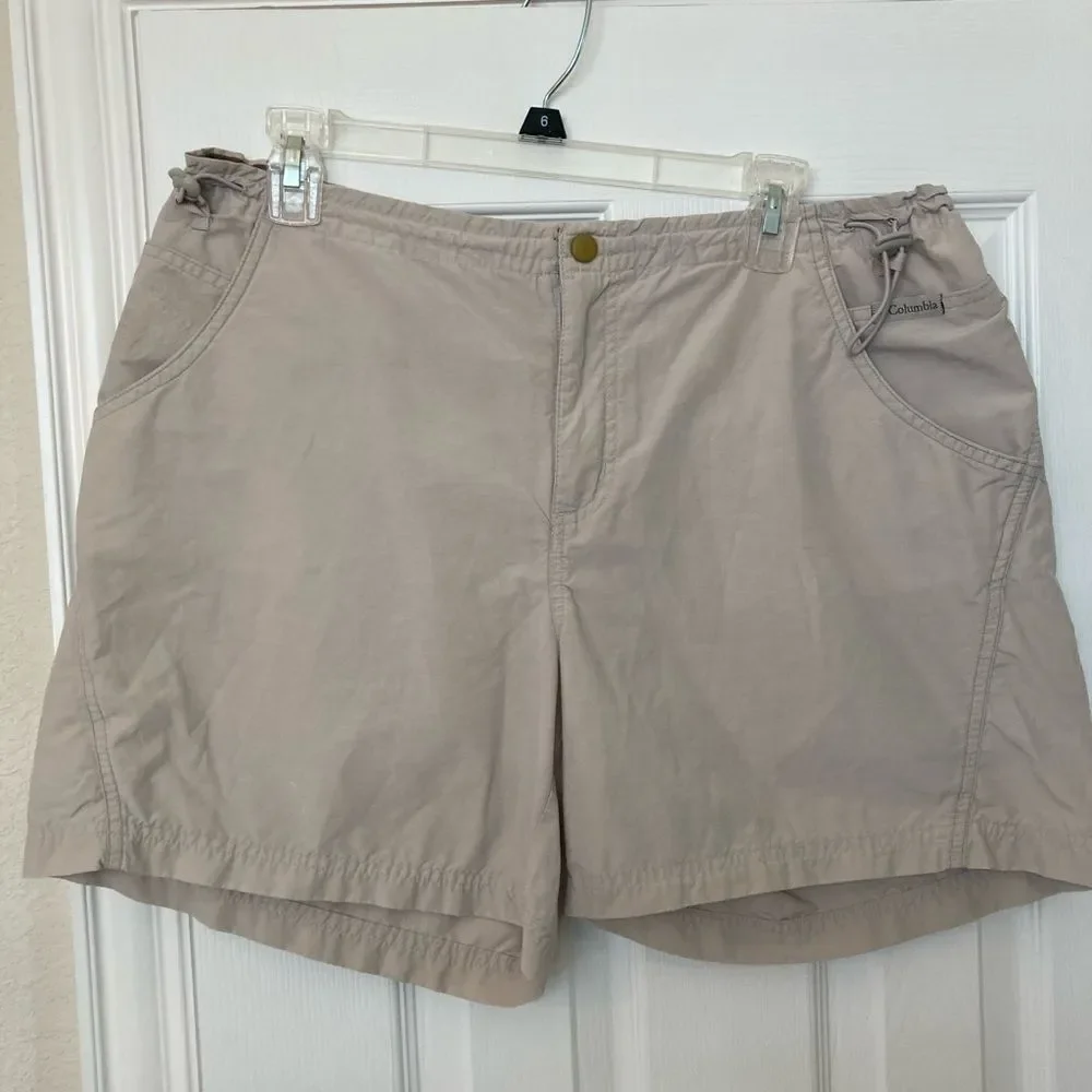 Columbia Shorts w/ toggle waist clinchers good for hiking outdoors, lightweight